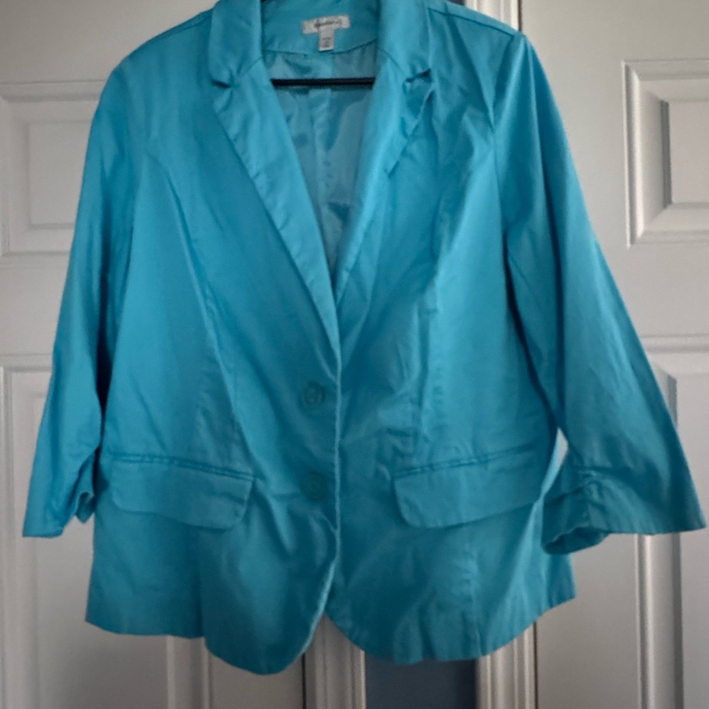 Dressbarn Blue Blazer with Notched Lapel and Relaxed Fit